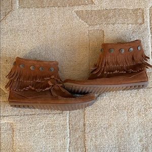 Minnetonka Indiana double fringe bootie sz 7.5